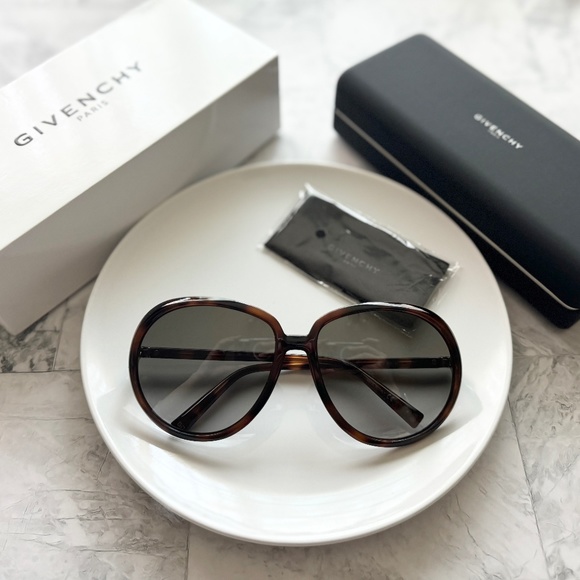 NEW Givenchy 61mm Gradient Round Sunglasses - Picture 1 of 8